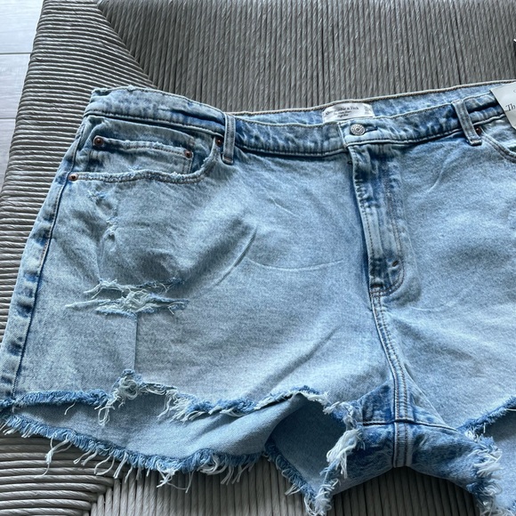 Abercrombie Mom Jean Shorts - Picture 3 of 5